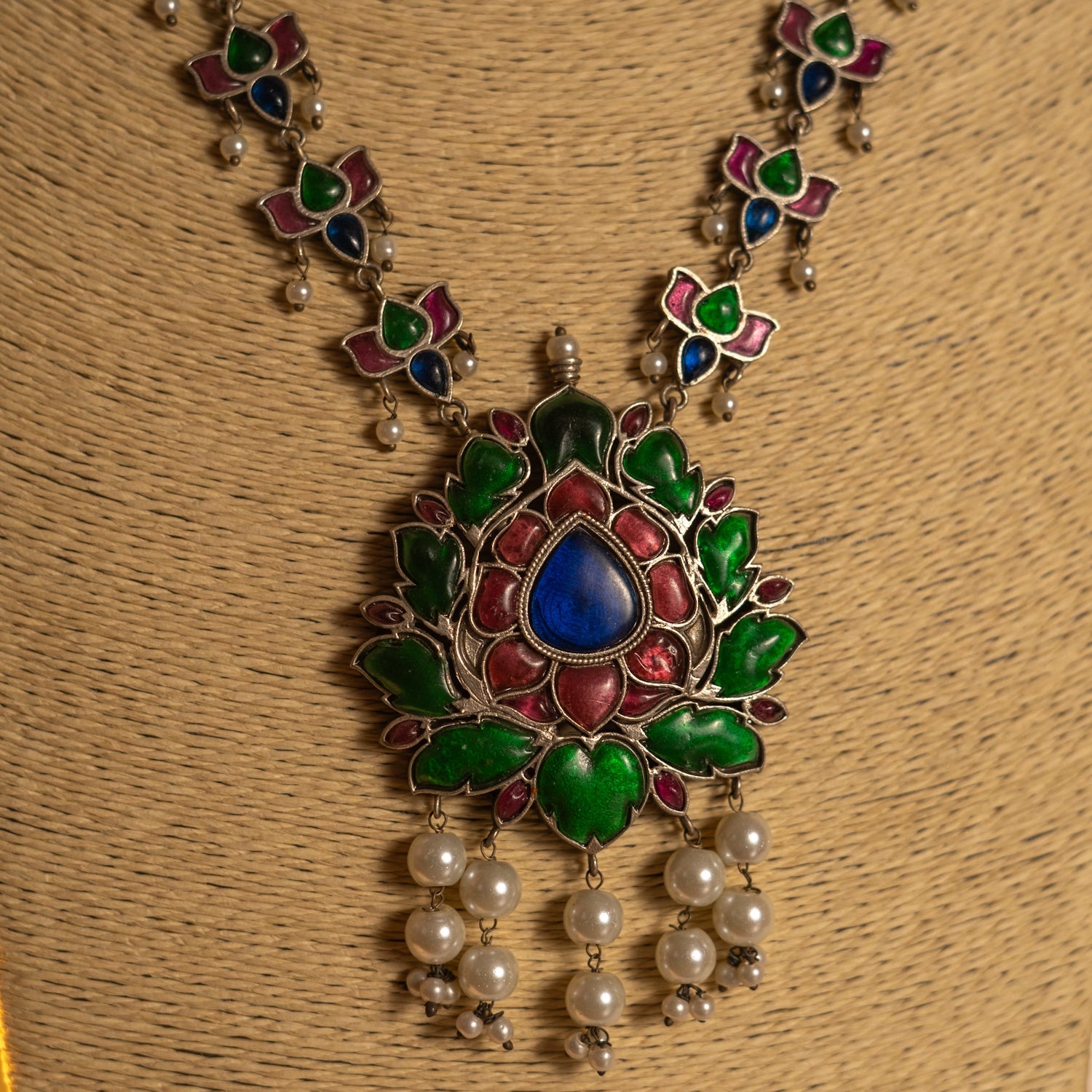 NECKPIECE