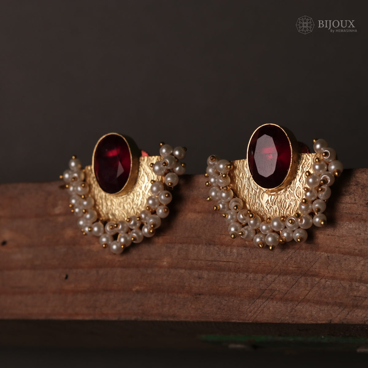 UDHAYA HANDMADE GLASS STONE HANDMADE AND  HAMMERED STUDS ER76