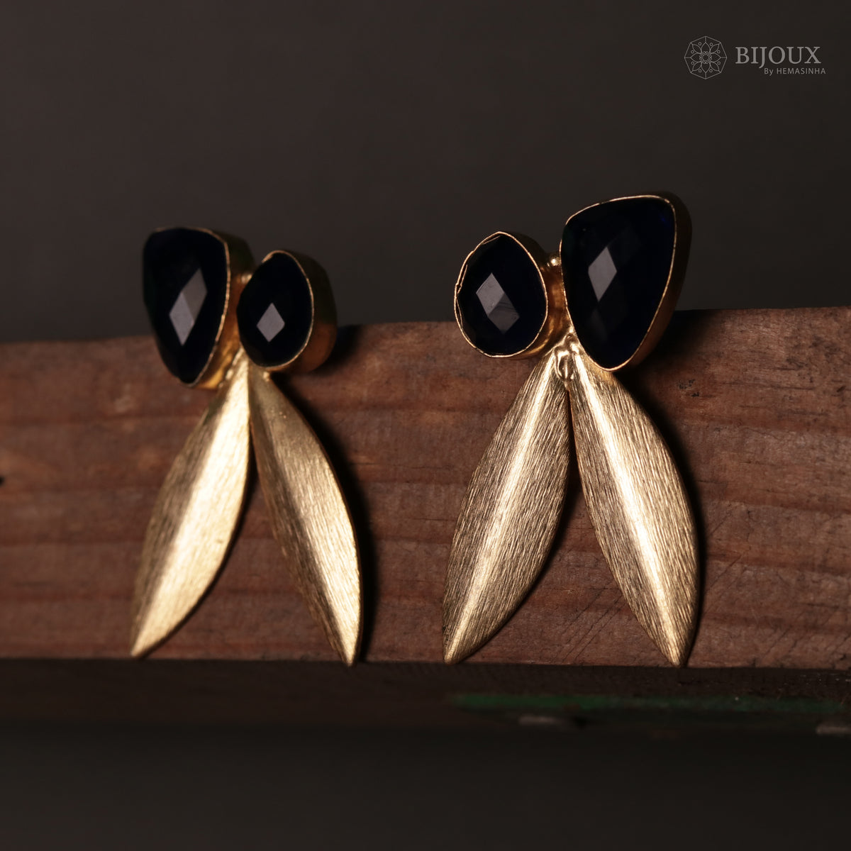 SCISSOR-CUT STONE SPLENDOR SEMI HANDMADE AND HAND HAMMERED EARRINGS ER78