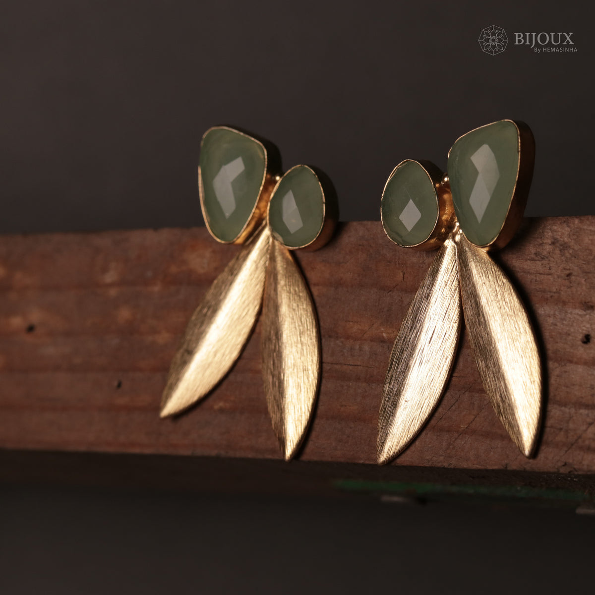 SCISSOR-CUT STONE SPLENDOR SEMI HANDMADE AND HAND HAMMERED EARRINGS ER78