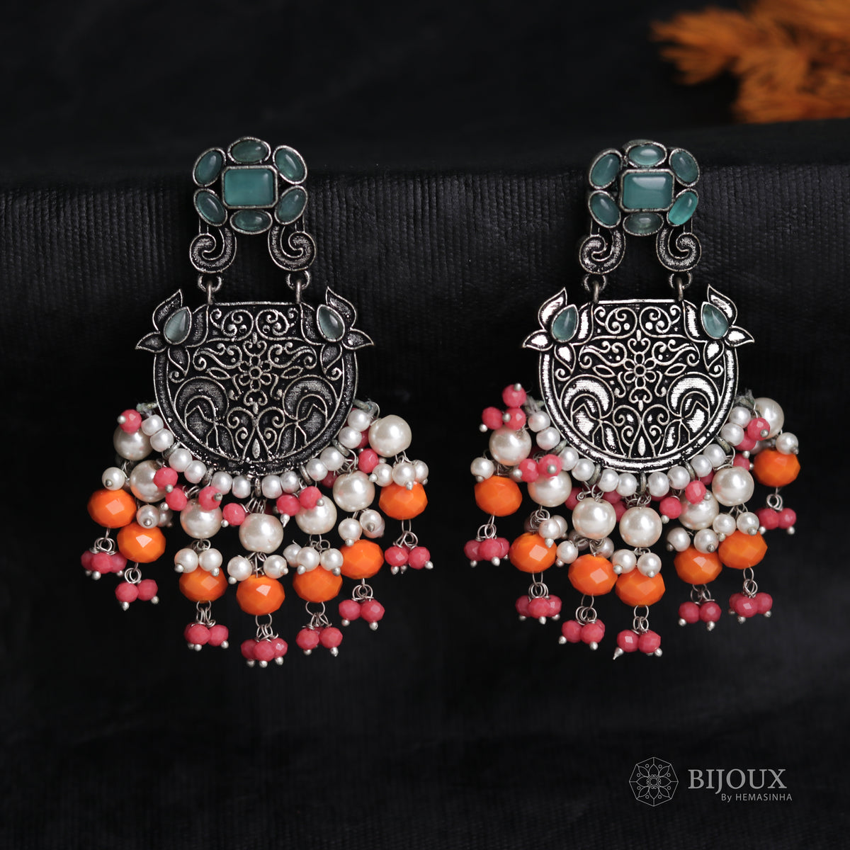 WORN-IN WONDER SEMI- HANDMADE MONOLISA BEADED FAUX SILVER EARRING ER43