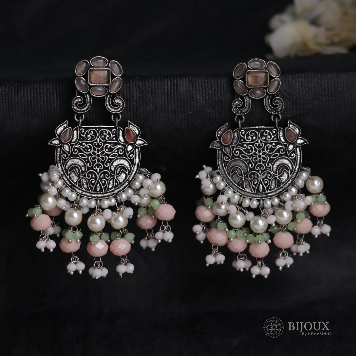 WORN-IN WONDER SEMI- HANDMADE MONOLISA BEADED FAUX SILVER EARRING ER43