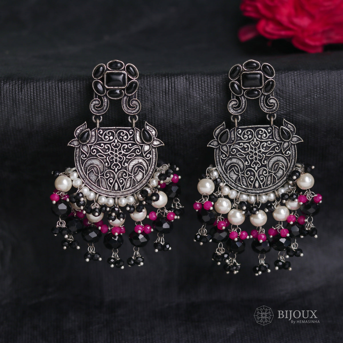 WORN-IN WONDER SEMI- HANDMADE MONOLISA BEADED FAUX SILVER EARRING ER43