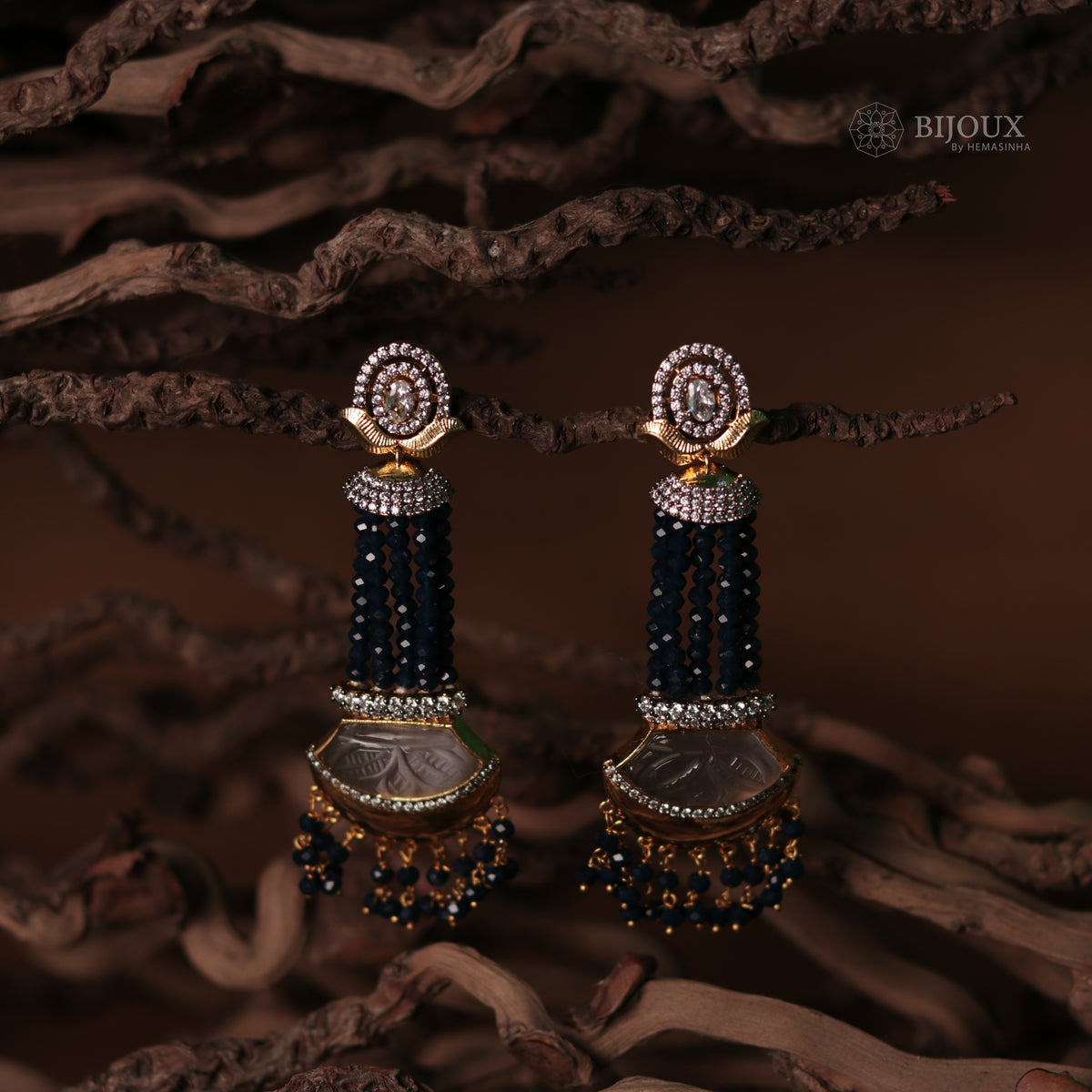 CRYSTAL ELEGANCE HANDMADE GOLD TONED DROPS WITH CARVING STONE ER91