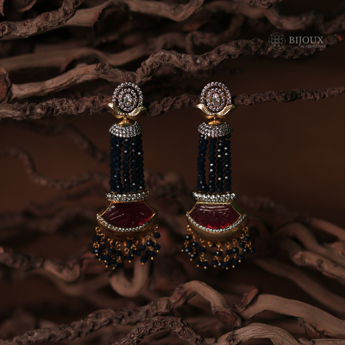 CRYSTAL ELEGANCE HANDMADE GOLD TONED DROPS WITH CARVING STONE ER91