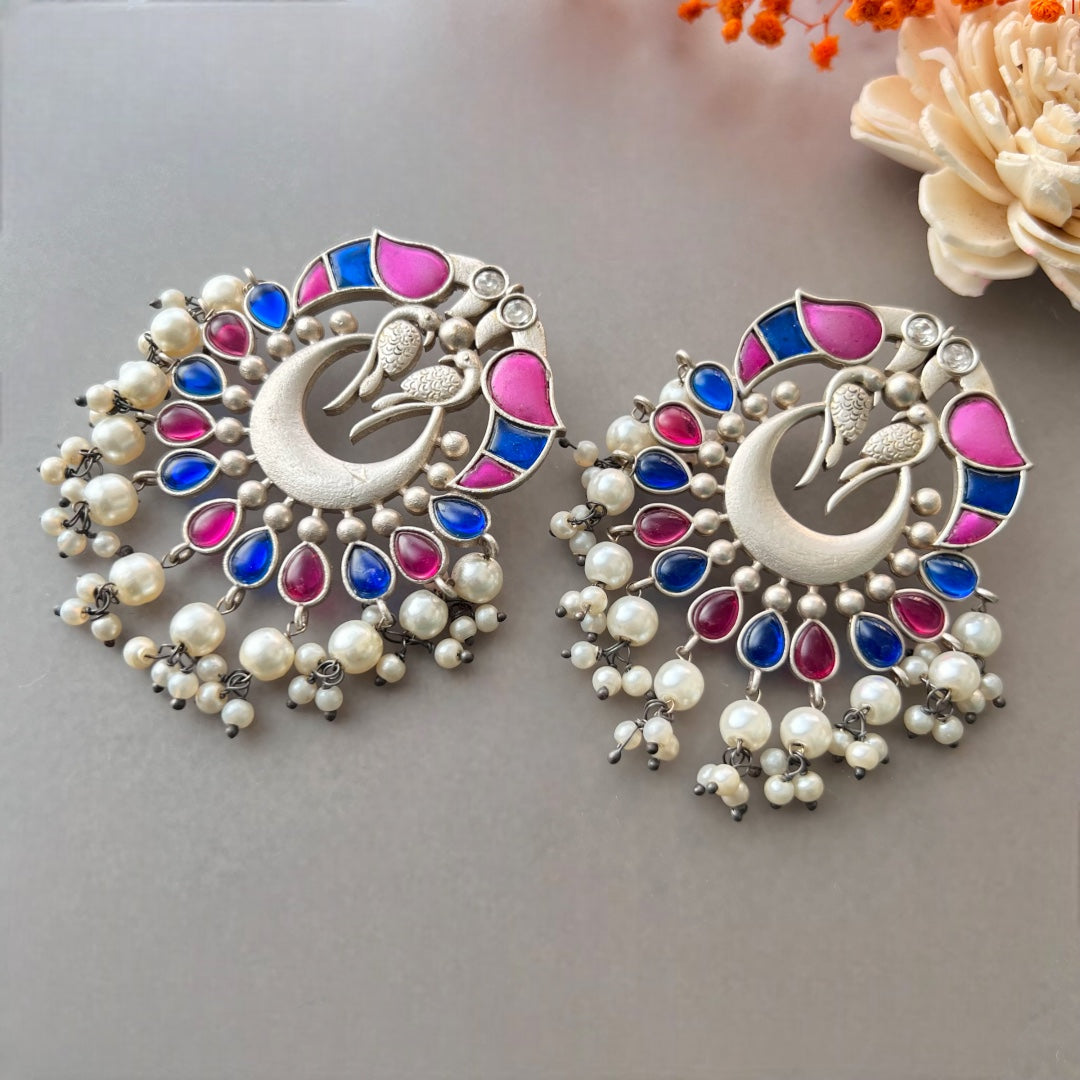 PEA FEATHER SILVER LOOK ALIKE HANDMADE EARRINGS ER524