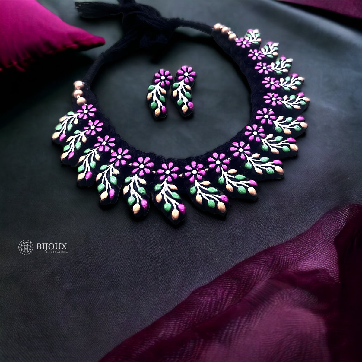 CLASSIC EVERLASTING GARLAND TEROCOTTA  NECKLACE WITH EARRINGS TR25