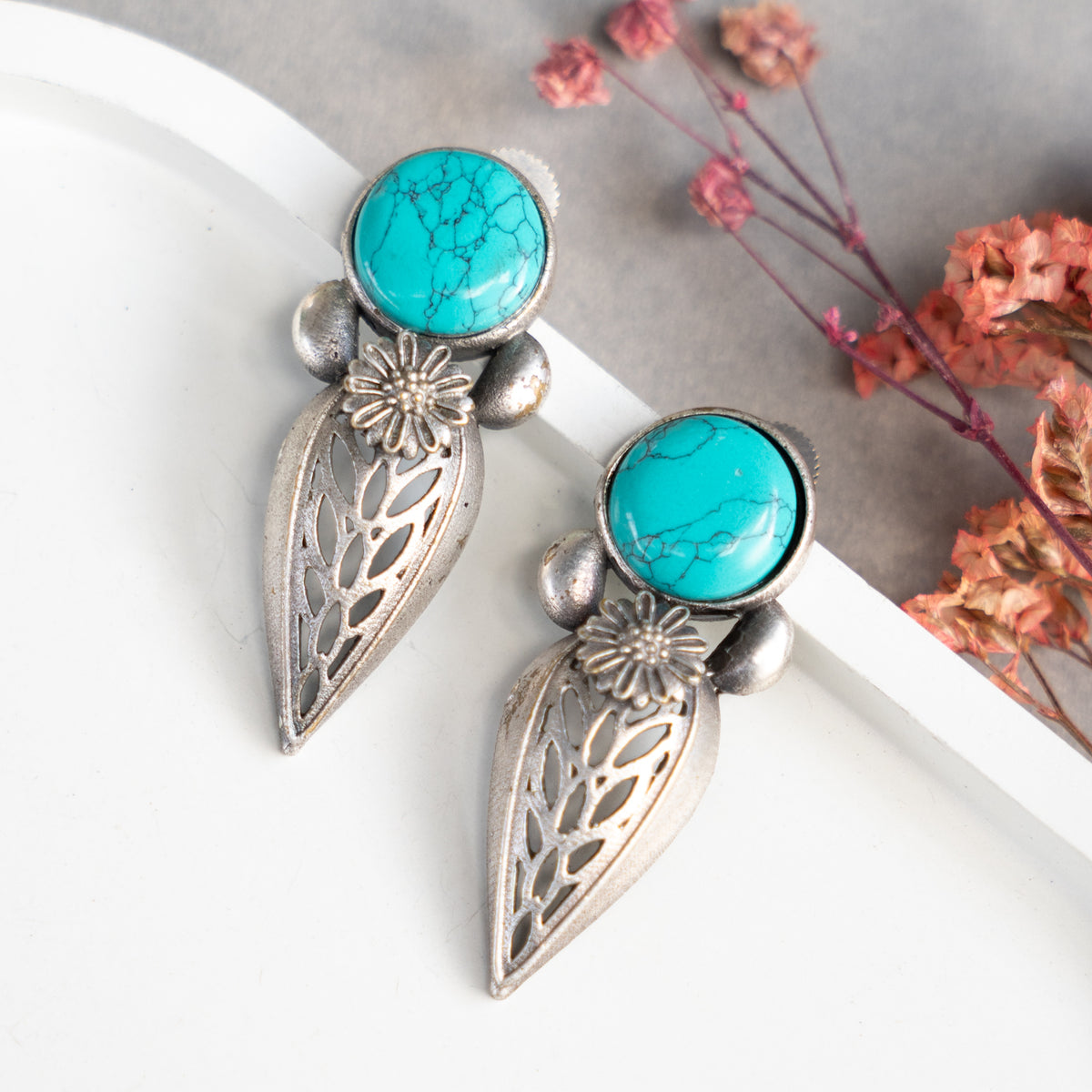 HARGAR FAUX SILVER SEMI HANDMADE ANTIQUE MONALISA STONE EARRINGS ER804