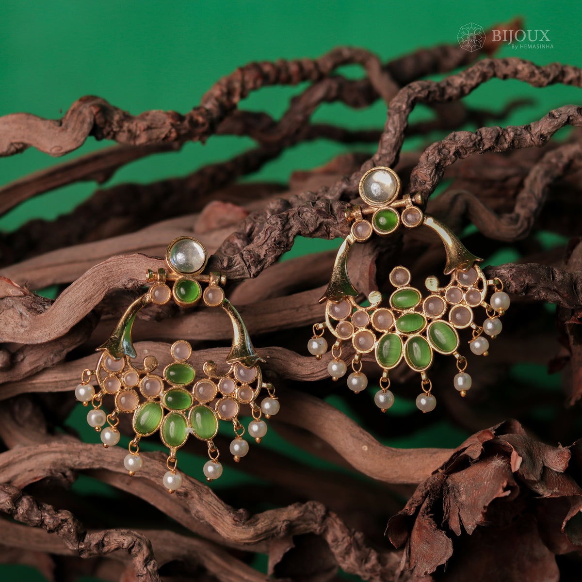 VANDHANA SEMI HANDMADE MONALISA STONE GOLD TONED EARRING- ER67