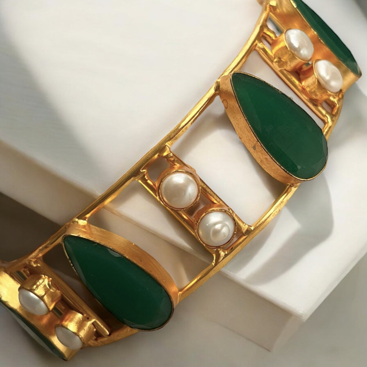 RIMA EMERALD AND PEARL BIJOUX PREMIUM AND EXCLUSIVE HANDMADE CHOKER / HASLI  WITH EARRINGS CH50