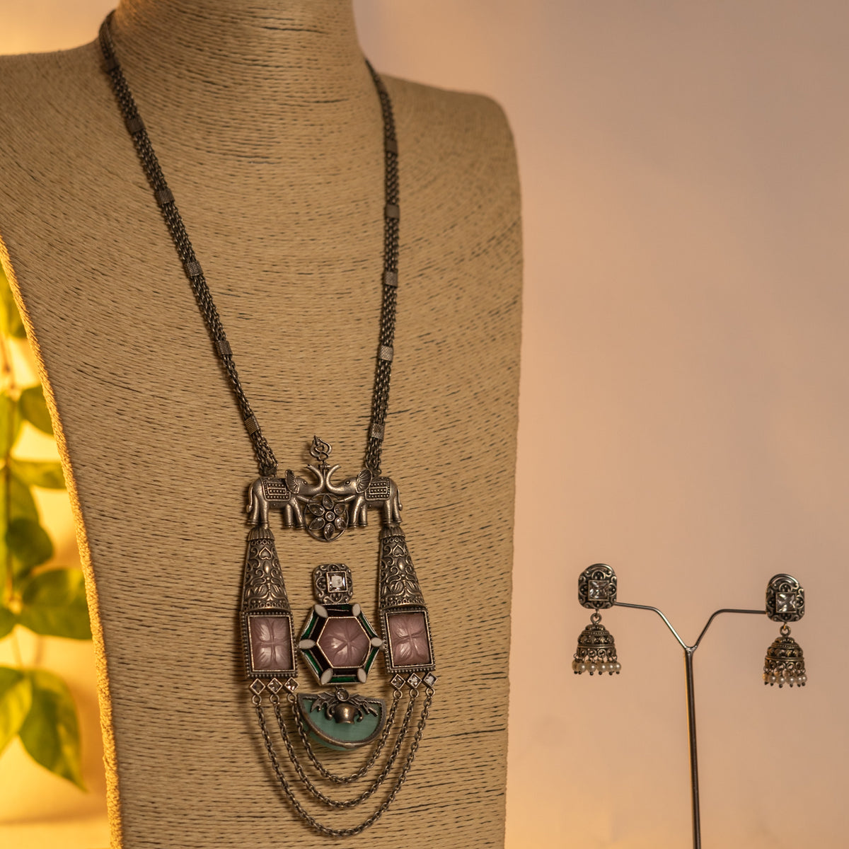 MOMO SILVER LOOK ALIKE ANTIQUE SEMI-HANDMADE MALA WITH EARRINGS ML176