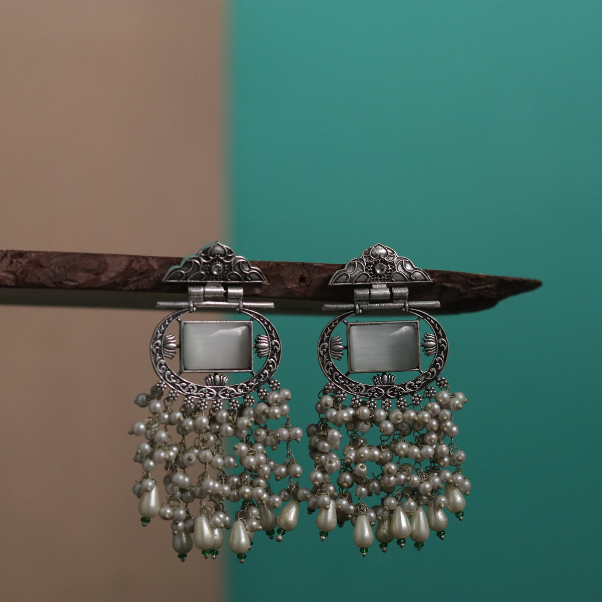 ZEPHYR SEMIHANDMADE BEADED OXIDIZED DANGLER EARRING ER104