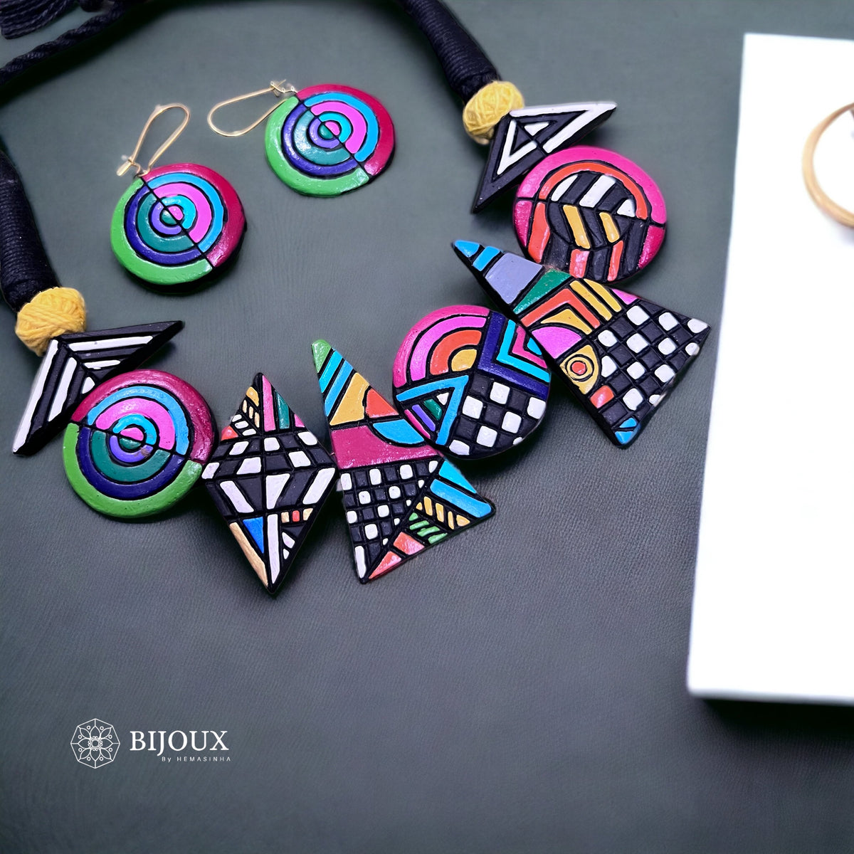 GEOMETRY CHIC FUSION TERRACOTTA NECKLACE WITH EARRING TR12