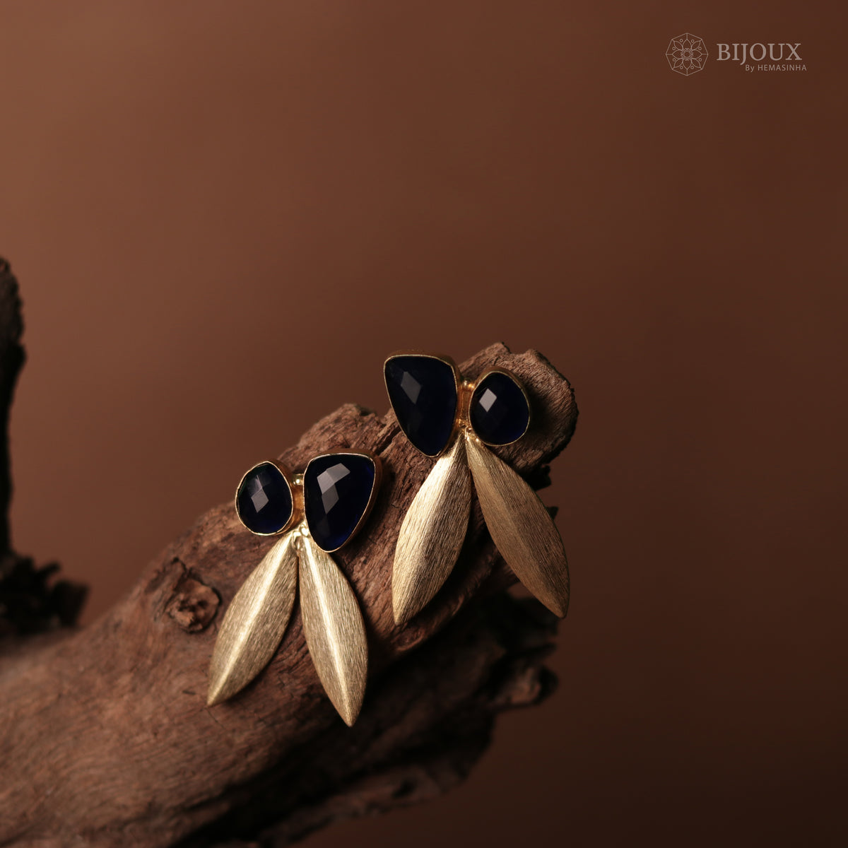 SCISSOR-CUT STONE SPLENDOR SEMI HANDMADE AND HAND HAMMERED EARRINGS ER78