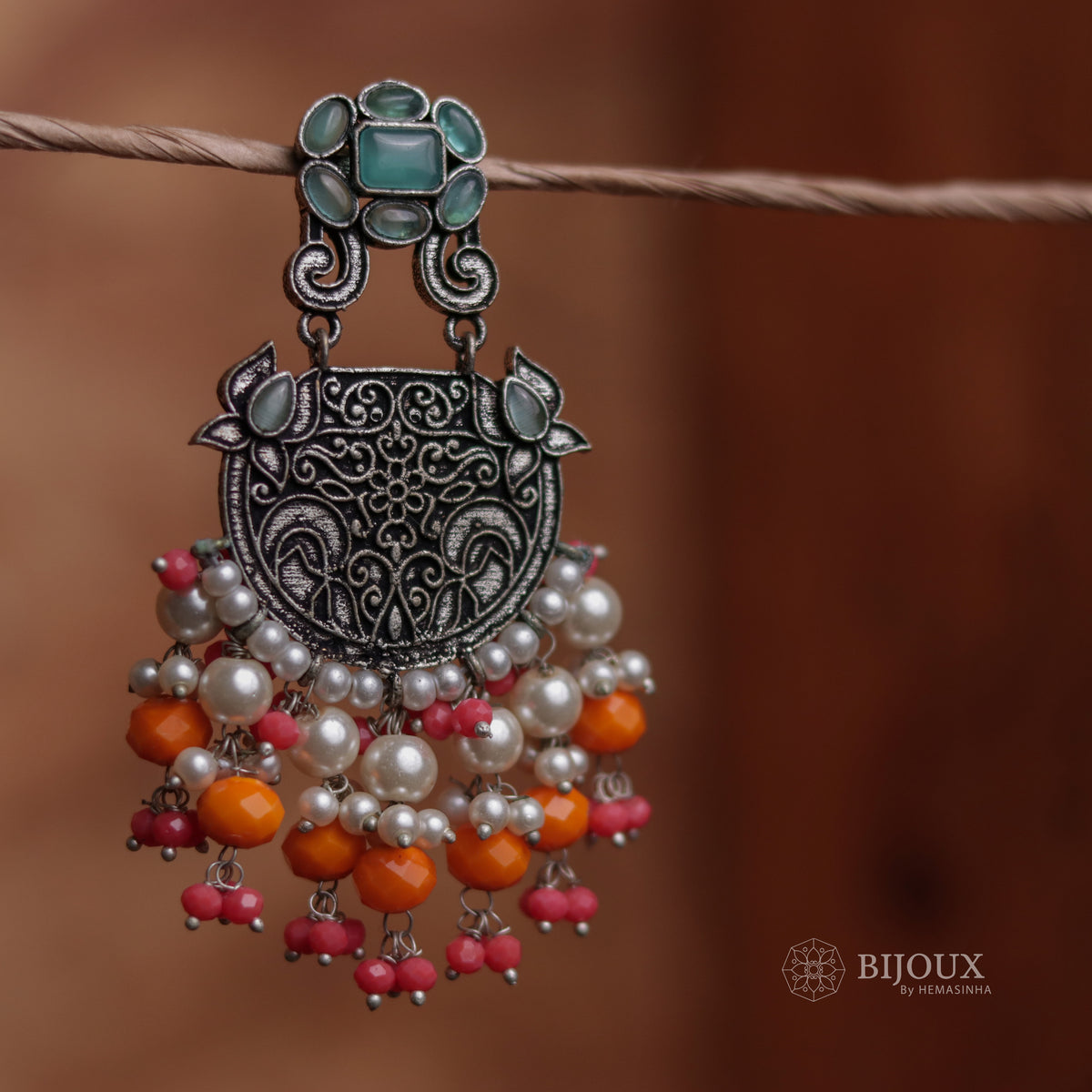 WORN-IN WONDER SEMI- HANDMADE MONOLISA BEADED FAUX SILVER EARRING ER43