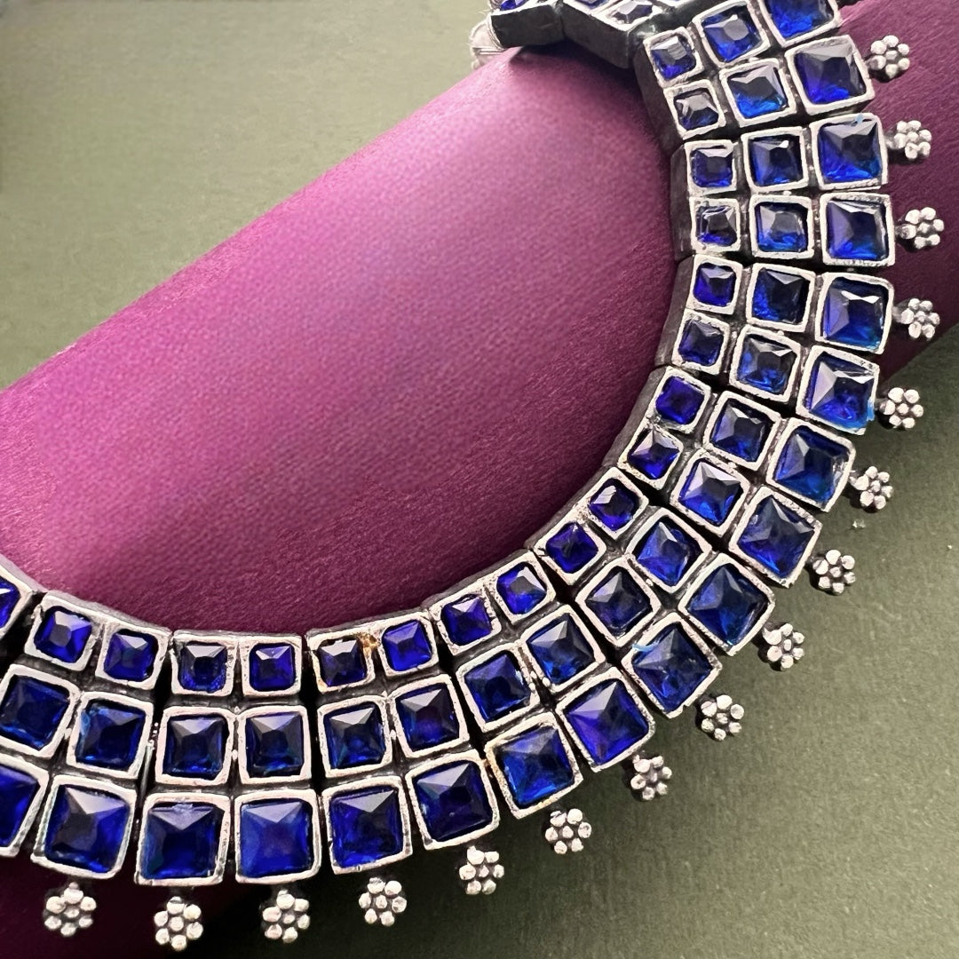 THIRA ANTIQUE SILVER LOOK ALIKE SEMI HANDMADE KIDS SET NECKLACE WITH EARRING NL17