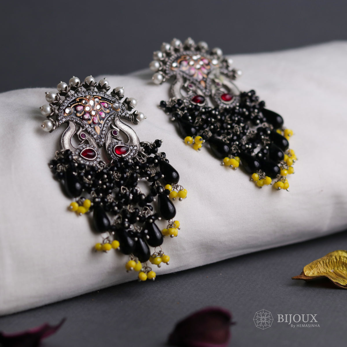 HANDMADE TWILIGHT SEMI HANDMADE HANDPAINTED MONALISA AND BEADED EARRING ER40