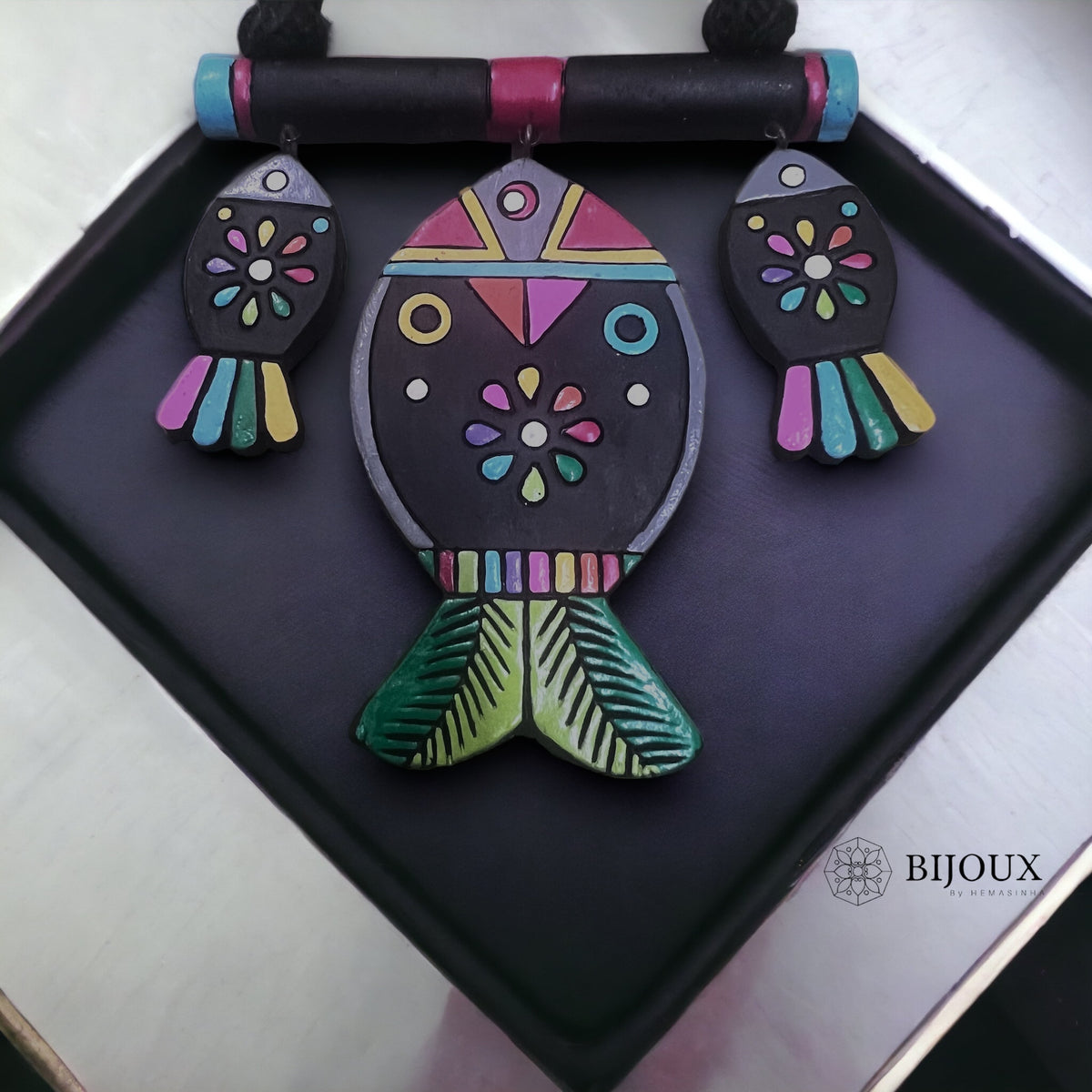 THREE FISHES FAIRY TALE TEROCOTTA  NECKLACE WITH EARRINGS TR28