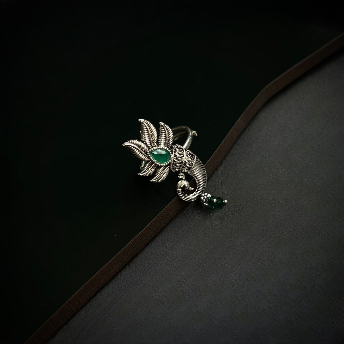 PEACOCK FLORAL OXIDIZED FINGER RING R73