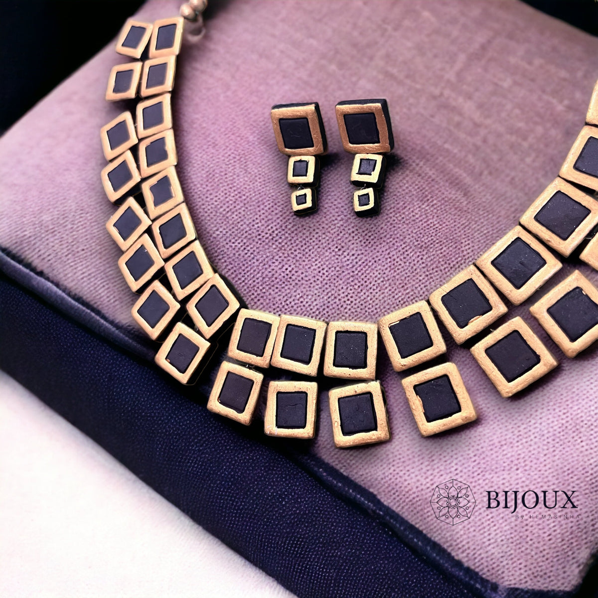DUAL SQUARE TERRACOTTA NECKLACE WITH EARRING TR09