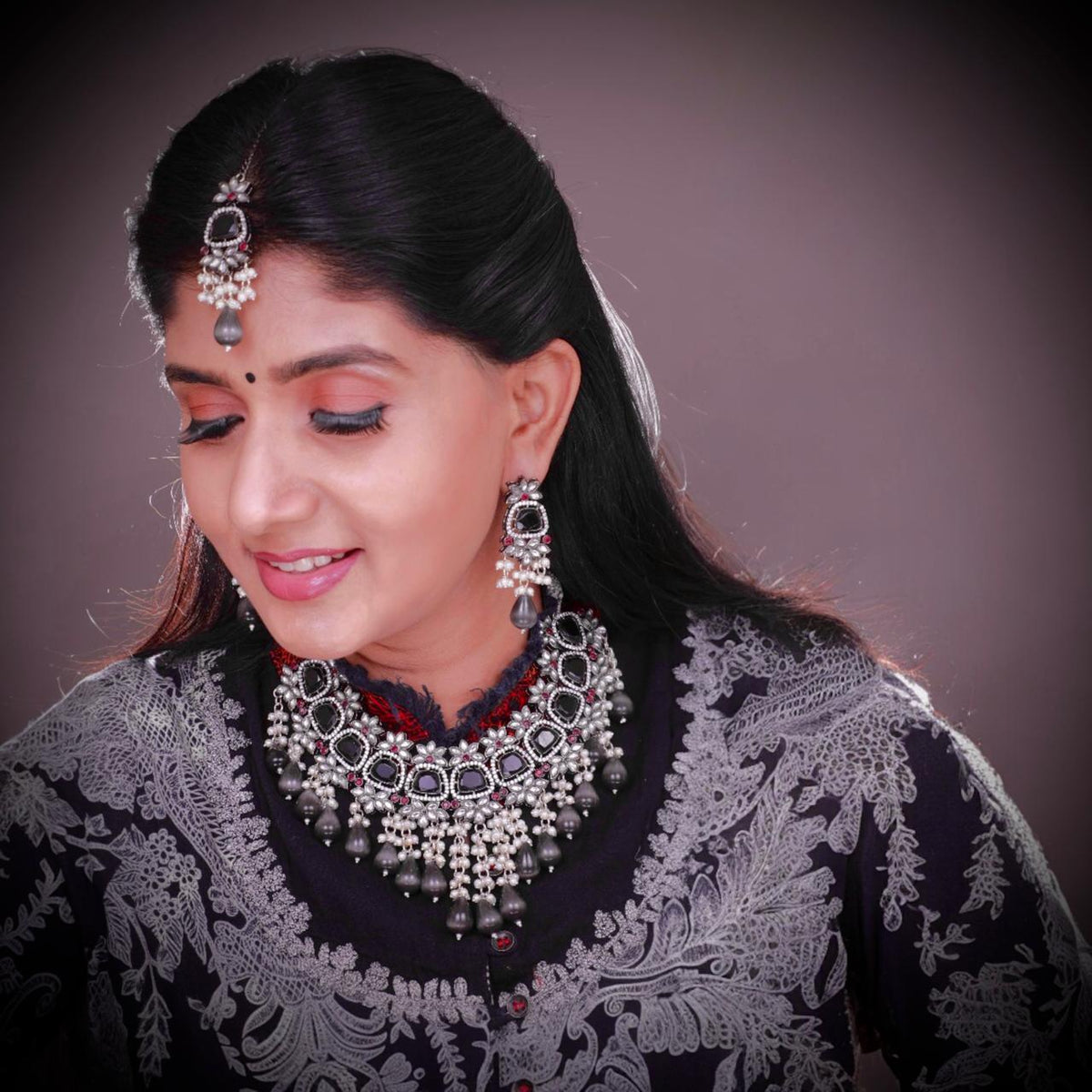 MONALISA STONE SPLENDOUR VICTORIAN SEMI HANDMADE BRIDAL NECKLACE NL105