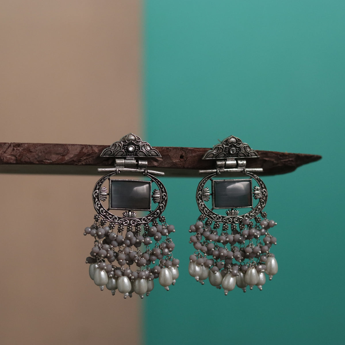 ZEPHYR SEMIHANDMADE BEADED OXIDIZED DANGLER EARRING ER104
