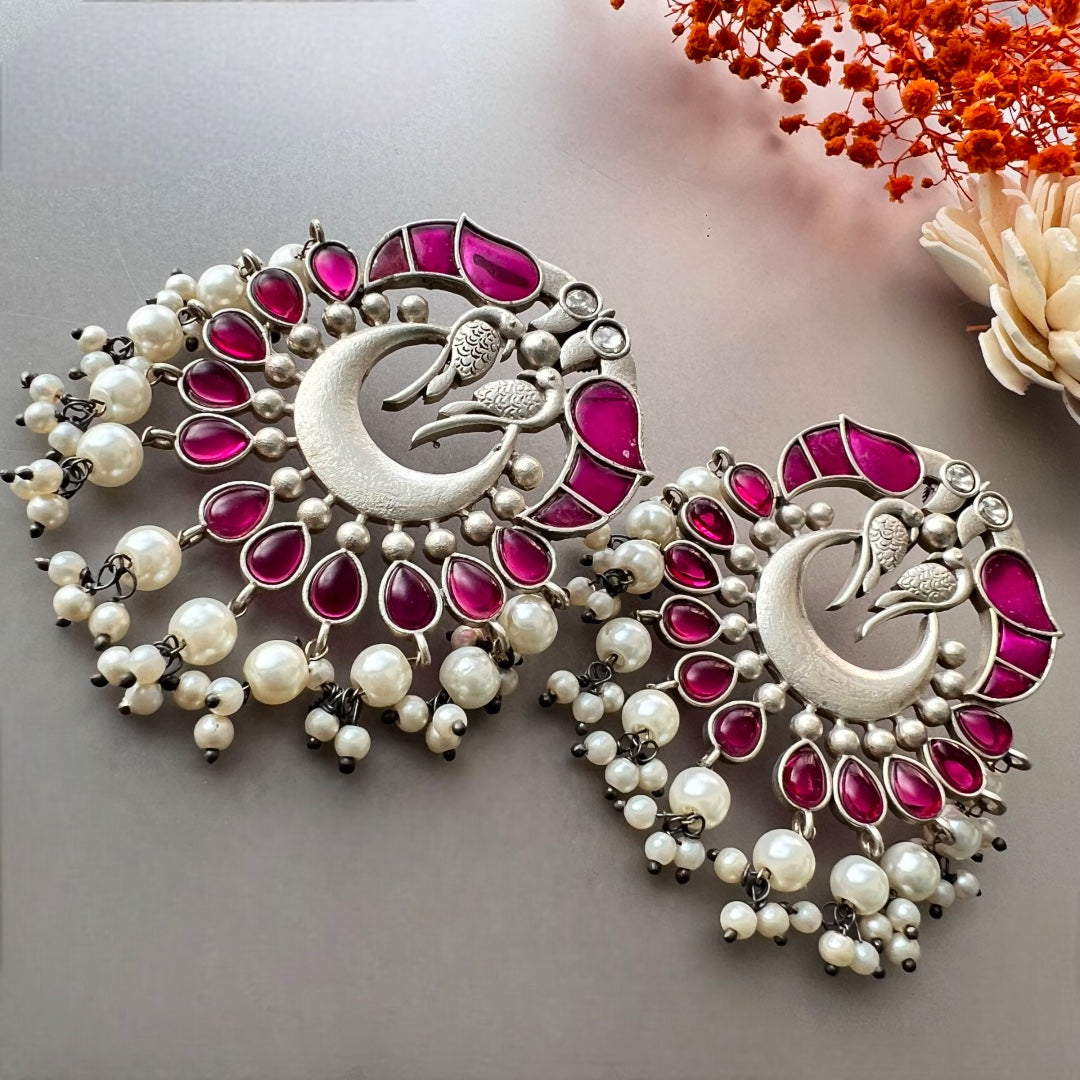 PEA FEATHER SILVER LOOK ALIKE HANDMADE EARRINGS ER524