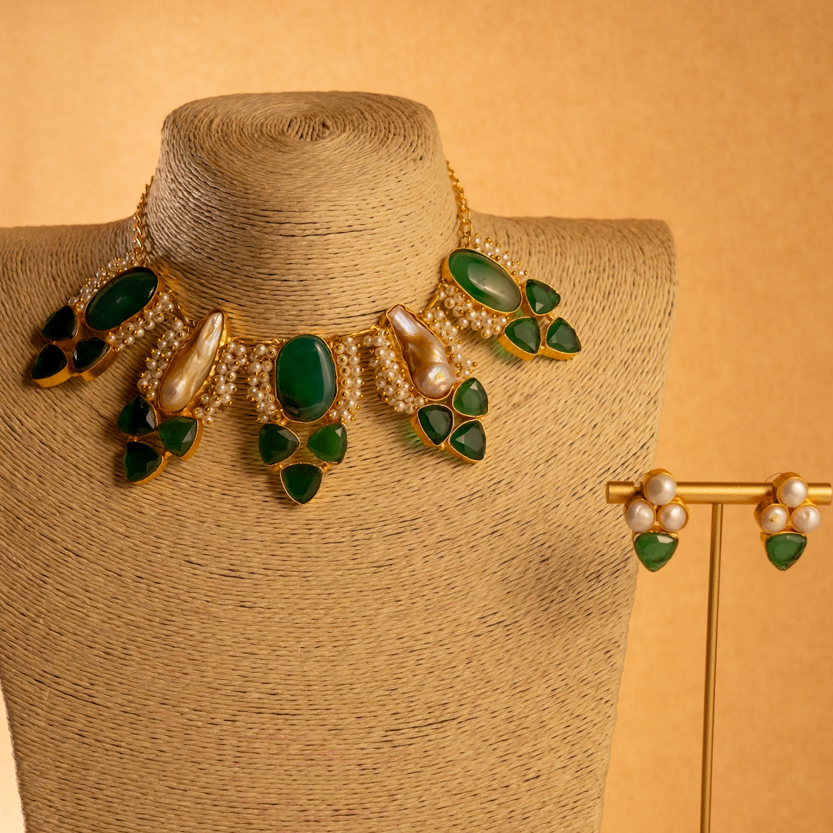 VIHARA MOP AND RAW STONE HANDMADE GOLD TONED RAW AND RUSTIC FINISH NECKLACE NL34