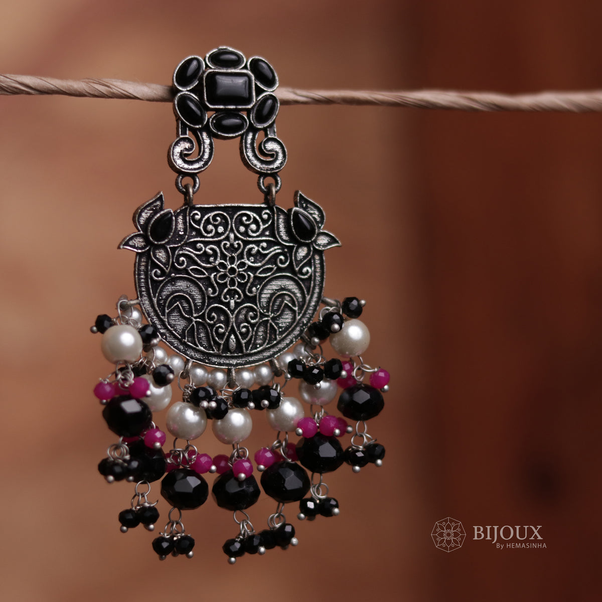 WORN-IN WONDER SEMI- HANDMADE MONOLISA BEADED FAUX SILVER EARRING ER43