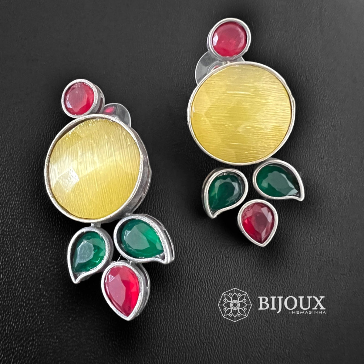 LEAFY ORBIT SILVER LOOK ALIKE ANTIQUE STUDS ER259