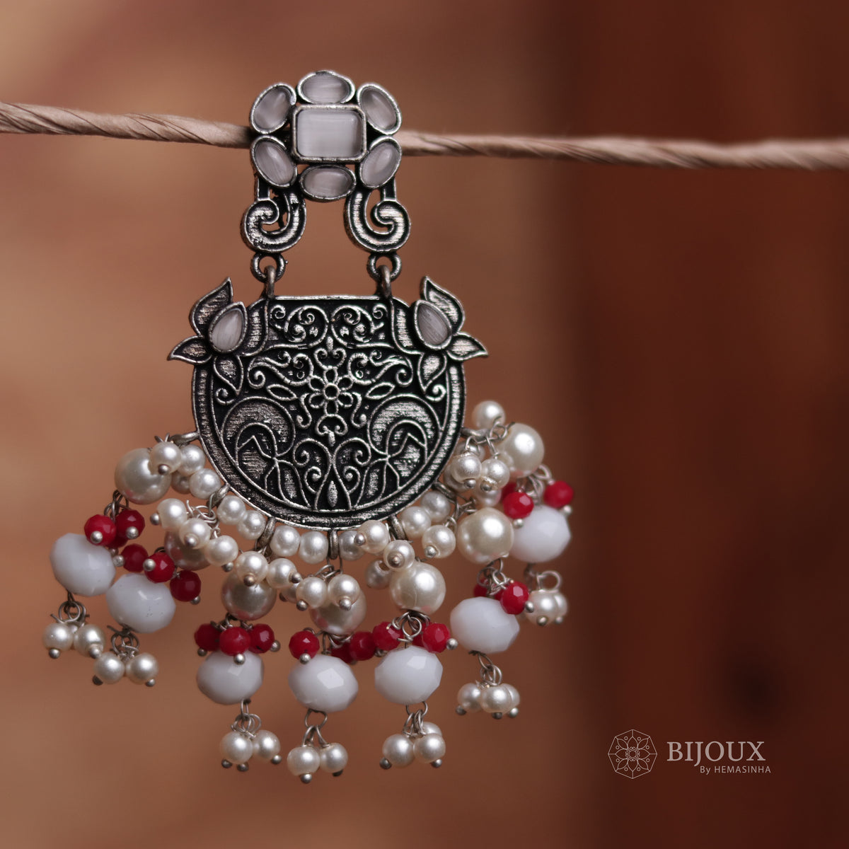 WORN-IN WONDER SEMI- HANDMADE MONOLISA BEADED FAUX SILVER EARRING ER43