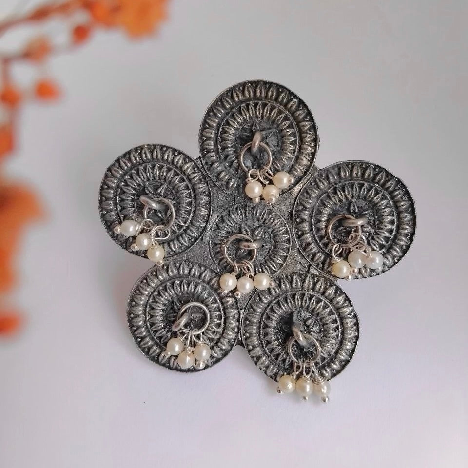 VINOBA BLACK POLISH FLORAL RING R44