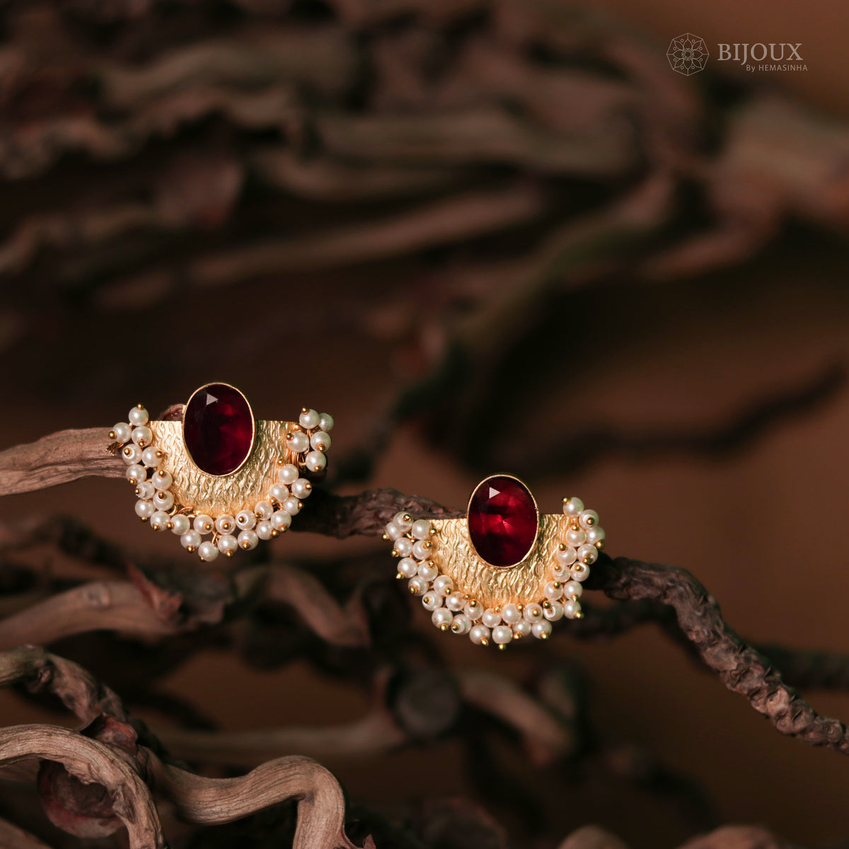 UDHAYA HANDMADE GLASS STONE HANDMADE AND  HAMMERED STUDS ER76