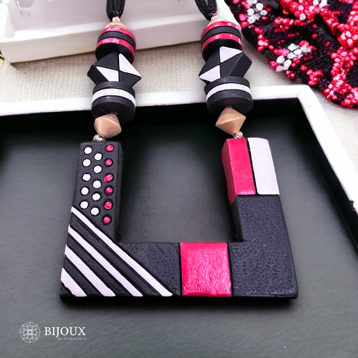 OPEN FACET TERRACOTTA NECKLACE WITH EARRING TR13