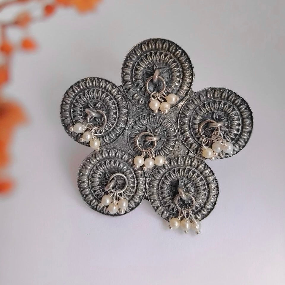 VINOBA BLACK POLISH FLORAL RING R44