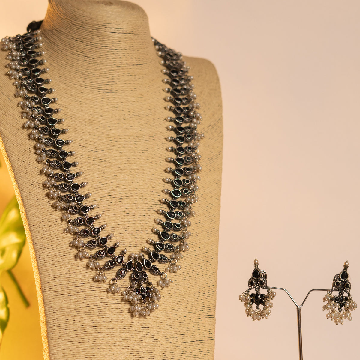 NIRA SILVER LOOK ALIKE CLASSIC ANTIQUE MALA WITH EARRINGS ML18