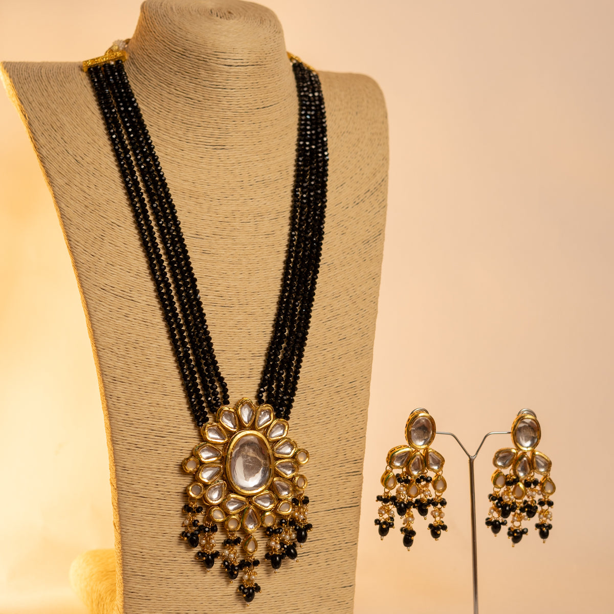 DISHIRA CRYSTAL HANDMADE  MALA WITH EARRING ML10