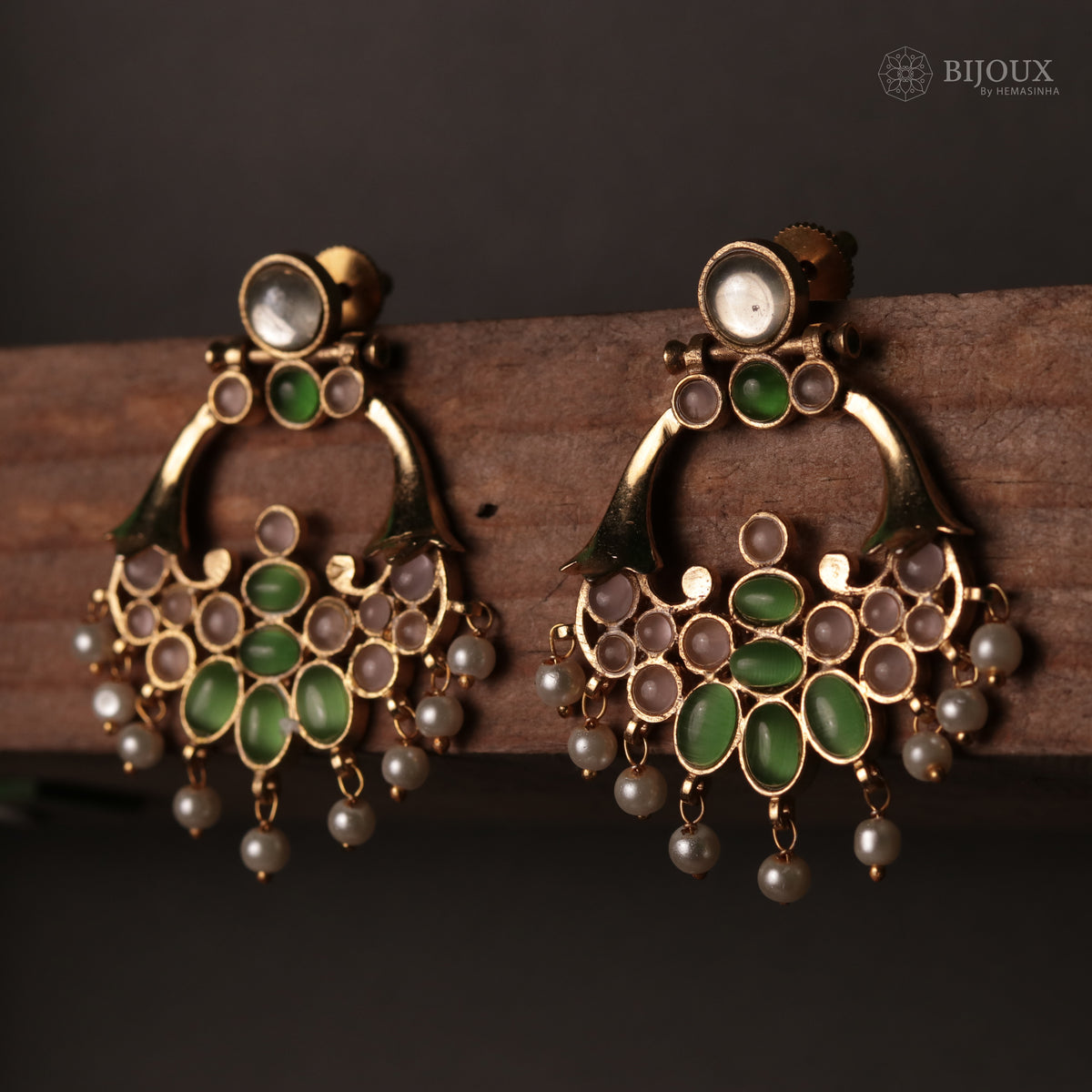 VANDHANA SEMI HANDMADE MONALISA STONE GOLD TONED EARRING- ER67