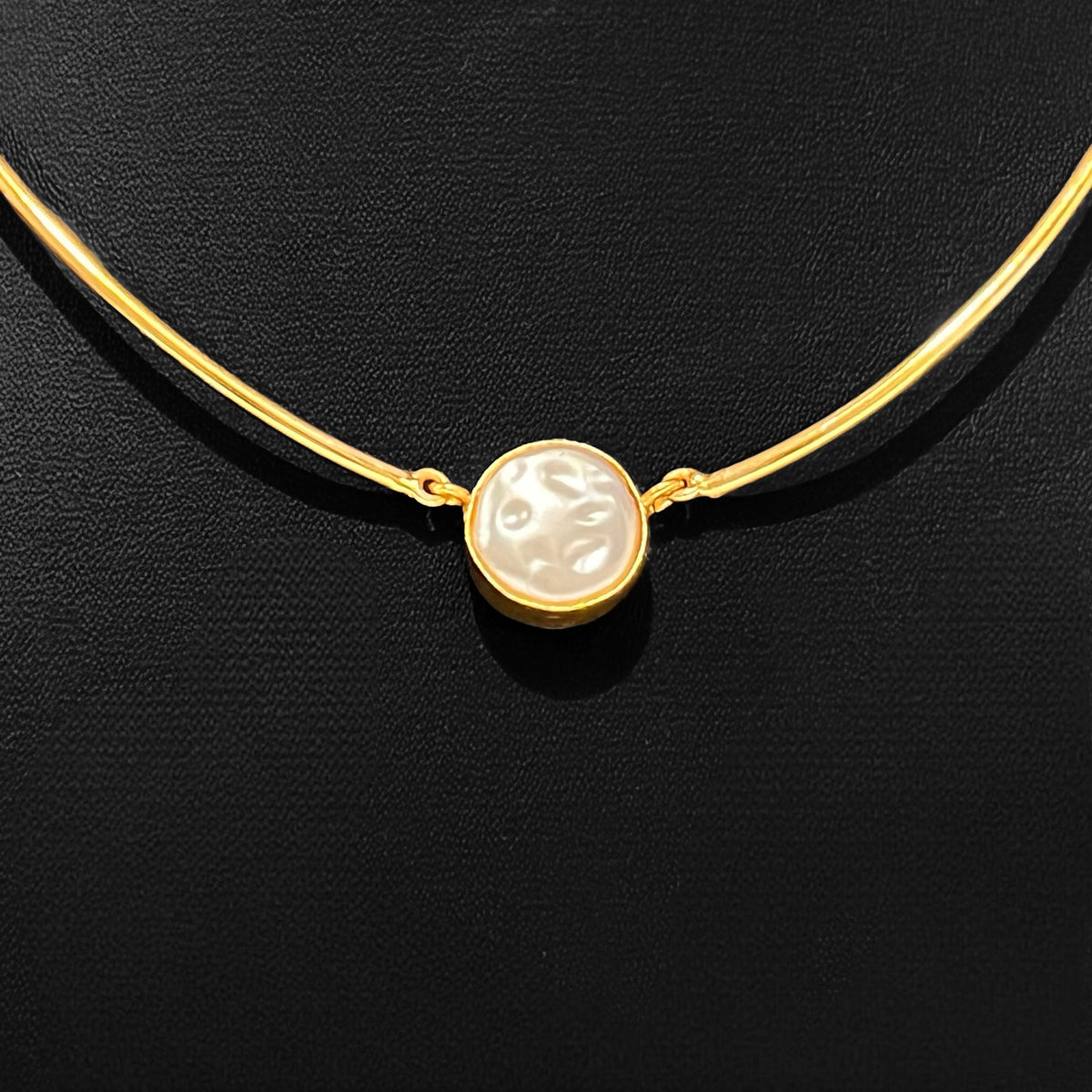 GARGI HANDMADE GOLD TONED HASLI/NECKPIECE WITH EARRINGS WITH EARRINGS CH424