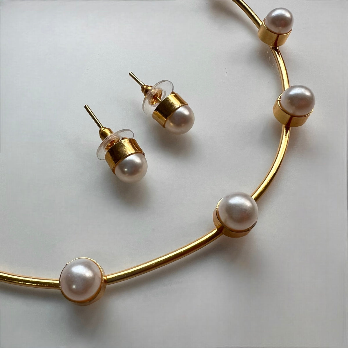 ISAL HANDMADE GOLD TONED HASLI/NECKPIECE WITH EARRINGS CH423