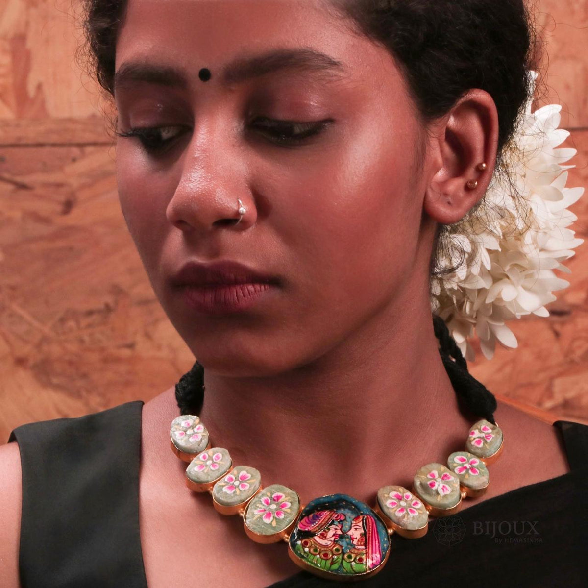 LOVEL AND RAW STONE HANDMADE AND HAND PAINTED GOLD TONED RUSTIC FINISH NECKLACE NL87