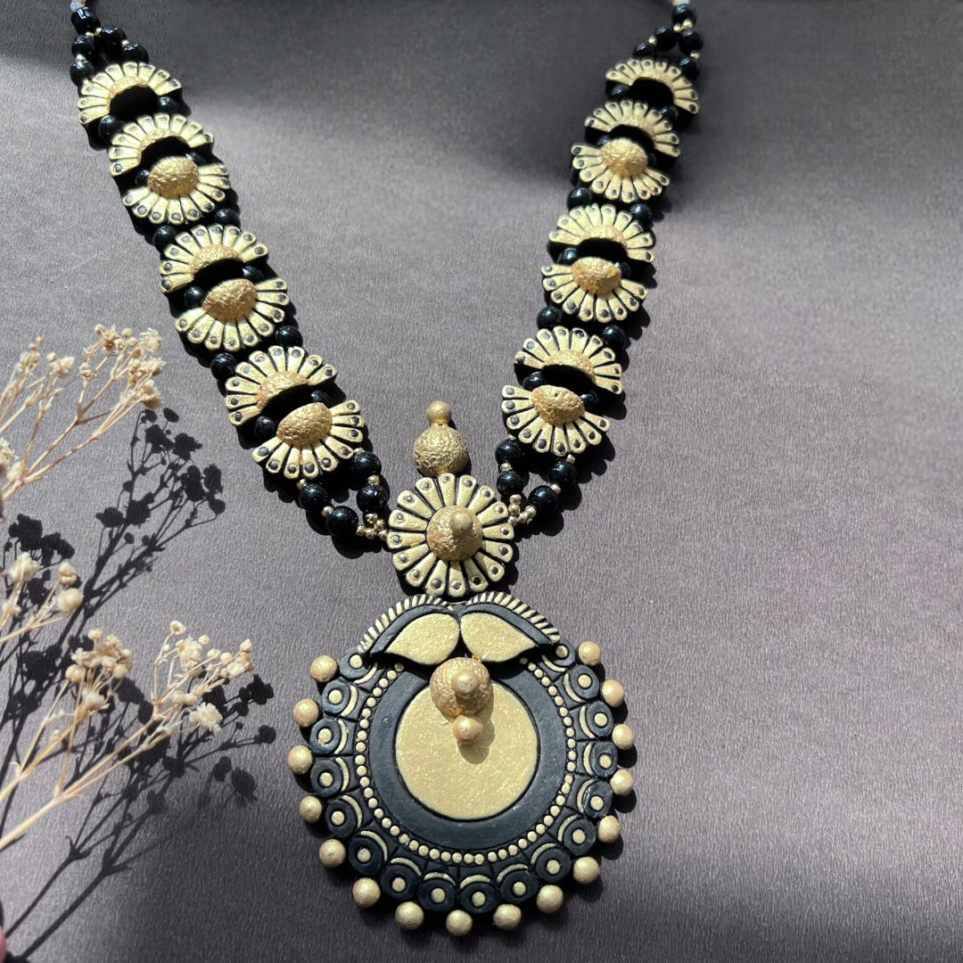 AZHAGI TERRACOTTA NECKLACE WITH EARRING TR32