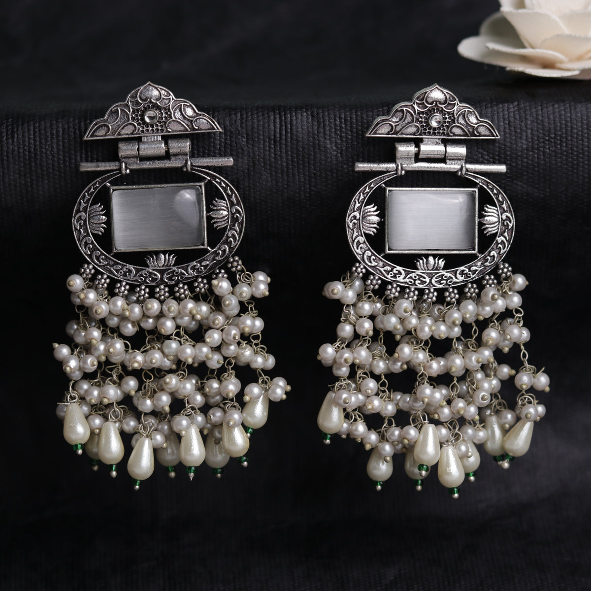 ZEPHYR SEMIHANDMADE BEADED OXIDIZED DANGLER EARRING ER104