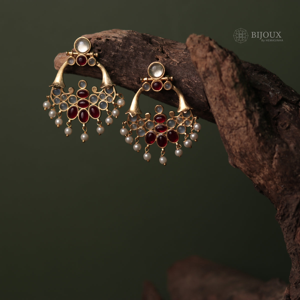 VANDHANA SEMI HANDMADE MONALISA STONE GOLD TONED EARRING- ER67