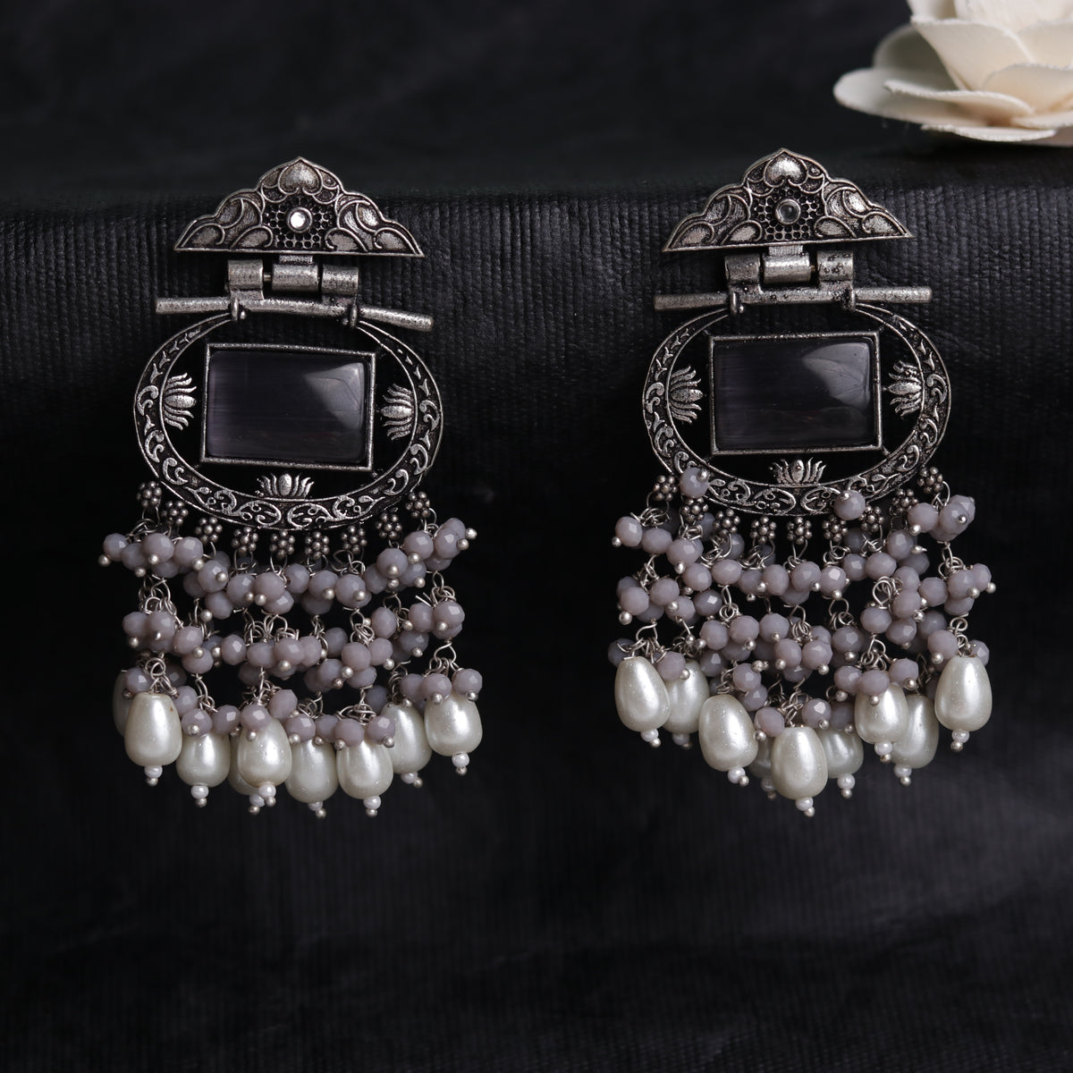 ZEPHYR SEMIHANDMADE BEADED OXIDIZED DANGLER EARRING ER104