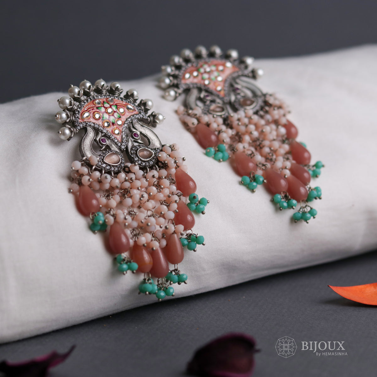 HANDMADE TWILIGHT SEMI HANDMADE HANDPAINTED MONALISA AND BEADED EARRING ER40