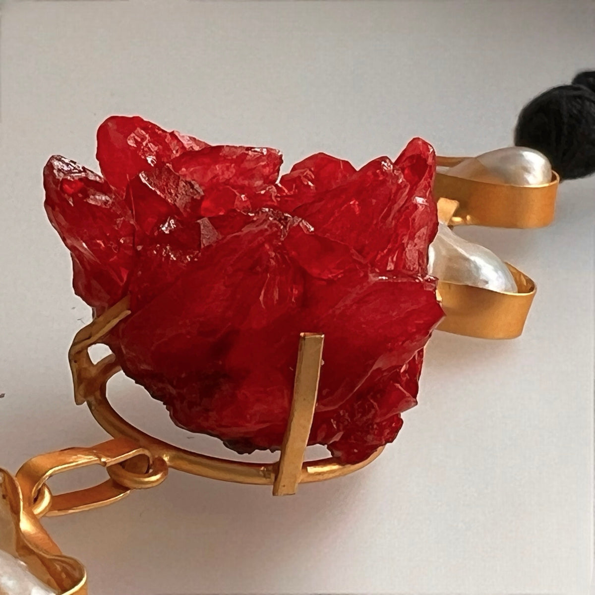 FLORA BIJOUX PREMIUM AND EXCLUSIVE MOP AND RAW STONE HANDMADE CHOKER CH88