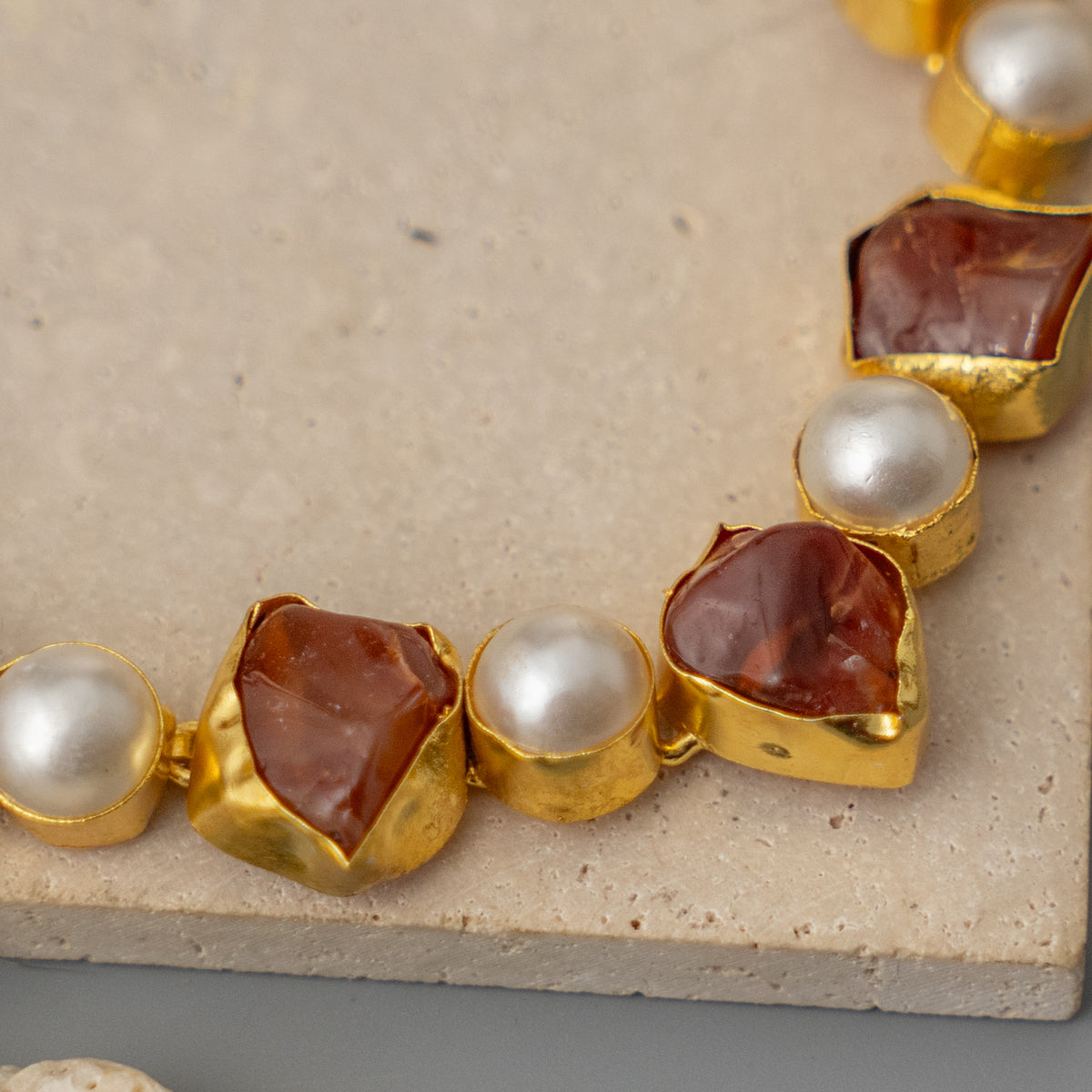 MINARI BIJOUX RAW STONE GOLD TONED HANDMADE CHOKER WITH EARRINGS CH528