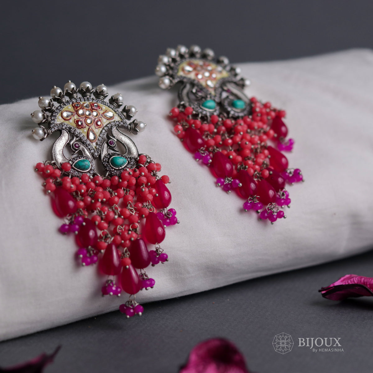 HANDMADE TWILIGHT SEMI HANDMADE HANDPAINTED MONALISA AND BEADED EARRING ER40