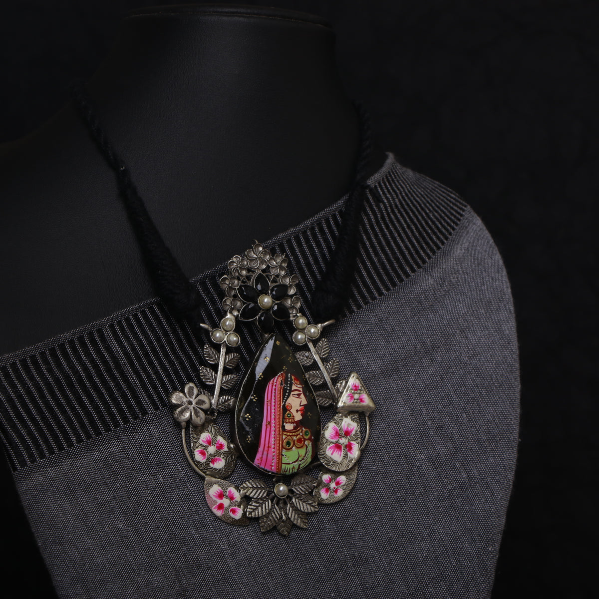 JHANSI MA BIJOUX EXCLUSIVE RUSTIC  HANDMADE AND HAND PAINTED RAW STONE CHOKER/NECKPIECE CH86